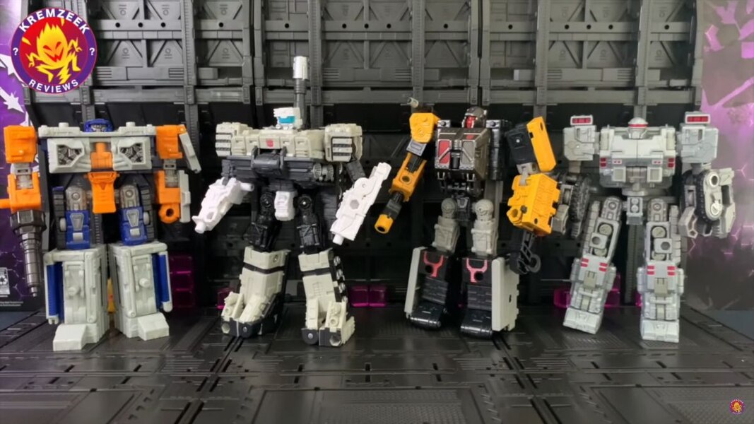 Transformers WFC Kingdom Slammer In Hand Image   (31 of 33)